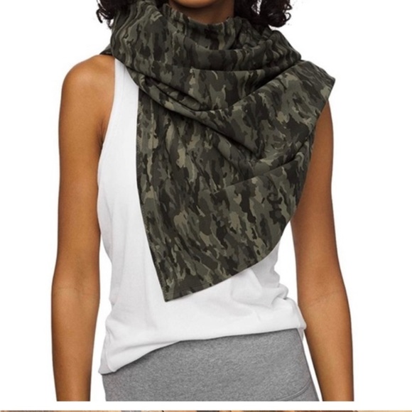 Lululemon Camo Vinyasa Scarf - Picture 2 of 7